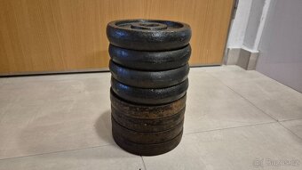 Prodám litinové 8x 2,5 kg kotouče - 30 mm otvor - 2
