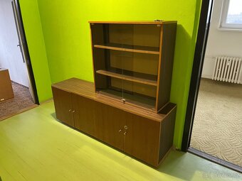 Skříně, vitrína, police - 2