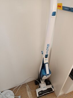 Tyčový vysavač Hyundai - 2