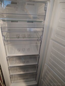 Mrazák Beko 270 litrů - 2