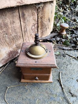 Mlýnek na kávu - 2