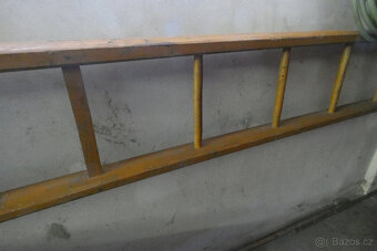 Prodám dřevěný žebřík. - 2