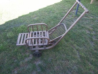 kočárek dřevěný - 2