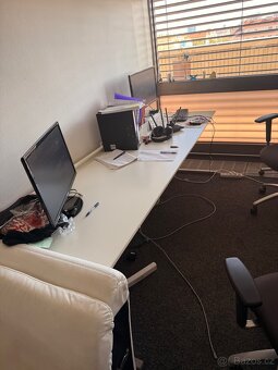 Kancelářský stůl - 2