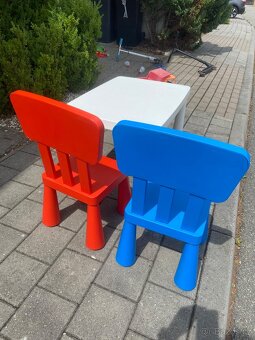 Dětský stolek + 2 židličky - 2