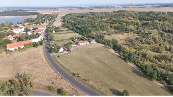 Prodej stavební parcely Chbany 1386 m/2, za m/2 1600 kč - 2