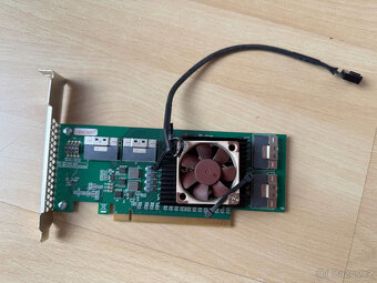 Sada PCIe adaptérů a PLX switche pro zapojení 8 NVMe. - 2