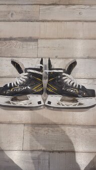 Hokejové brusle - 2