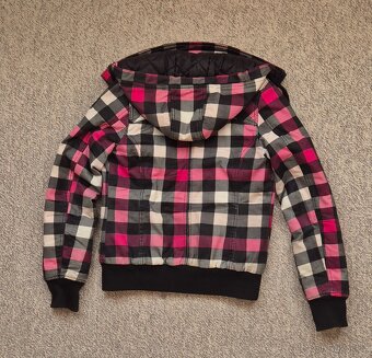 Atraktivní dámská kostkovaná zimní bunda s kapucí vel. S - 2