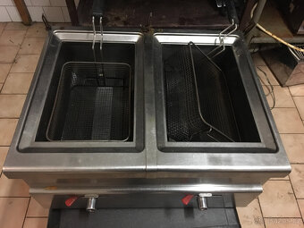 Použitá fritovací vana na dva koše bez frité s přední výpust - 2