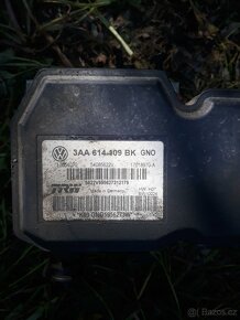 Řídící jednotka ABS vw passat b7 - 2