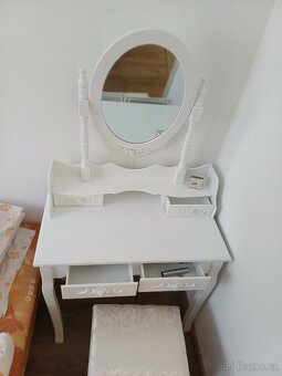 Toaletní stolek - 2