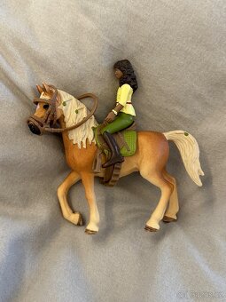 Schleich kůň s postrojem, jezdcem - 2