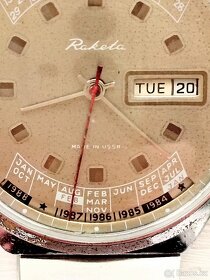 Zajímavé velké hodinky s posuvným kalendářem. 38 mm. - 2