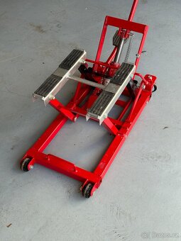 Zvedák - hever na motorku 680 kg, pojízdný - 2