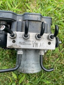 Jednotka ABS,ESC ŠKODA Fabia III 6C0614517R - 2