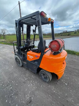 DOOSAN C30G 3 tunový vysokozdvižný vozík - 2