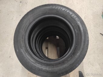 Pneu 185/65 R15 - 2