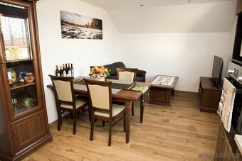 Pronajmu pokoj 20 m² s balkonem v 1. patře RD - 2