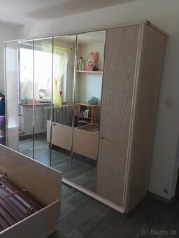 Zrcadlová skříň - 2