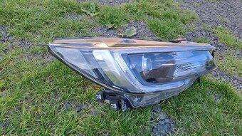 Přední světlo Subaru Outback - 2