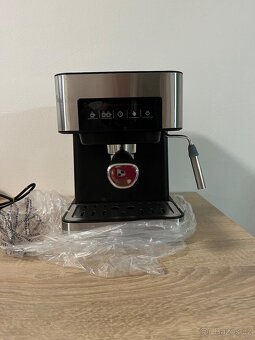 Poloautomatický expresní kávovar - 2