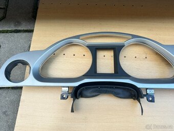 Audi NÁHRADNÍ DÍLY A6 C6 - rámeček budíků, přístrojové desky - 2