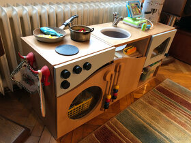 Dřevěná dětská kuchyňka. Hodně příslušenství. Reálná baterie - 2