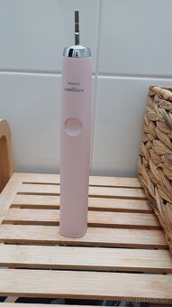 Zubní kartáček Philips Sonicare DiamondClean - 2