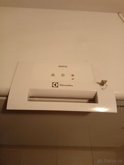 Prodám starší  pultový mrazák - 2