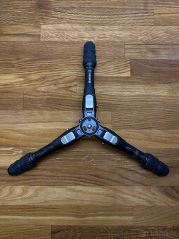 Benro Tortoise 03C - karbonový mini stativ (40 cm max) - 2