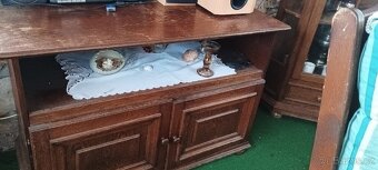 prosklená skřín a komoda - 2