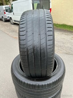 275/45/R20 - 2