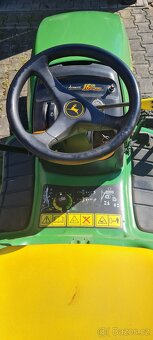 Zahradní traktor JOHN DEERE LT 166 - 2