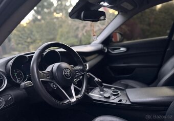 Alfa Romeo Giulia 2.0 Turbo 16V AT8 Veloce - 2