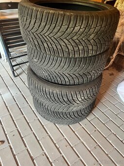 Prodám zimní pneu 235/45 R18 Firestone - 2