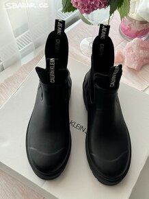 Prodám kotníkové holinky značky Clavin Klein - 2