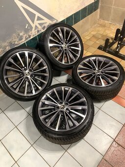 Alu kola Škoda R19 5X112 ZÁNOVNÍ ZIMNÍ PNEU 235/40 R19 - 2