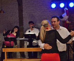 SKUPINA NA OSLAVY, SVATBY, PLESY - REMIX + DJ - ZLÍNSKÝ KRAJ - 2