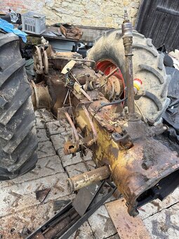 Prodám kompletní zadek zetor 6911 s pedály - 2