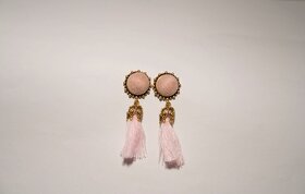Krásné světle růžové náušnice s třásněmi a kamínky - 2