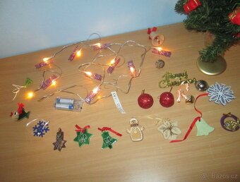 Vánoční ozdoby a řetězy + stromek - 2