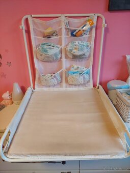 Přebalovací pult na zeď - 2