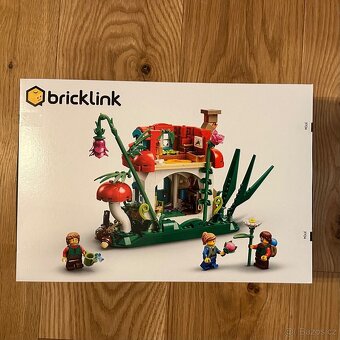 LEGO Bricklink series 910037 Houbový domek - 2