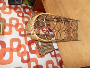 Kovový stojan na víno - 2