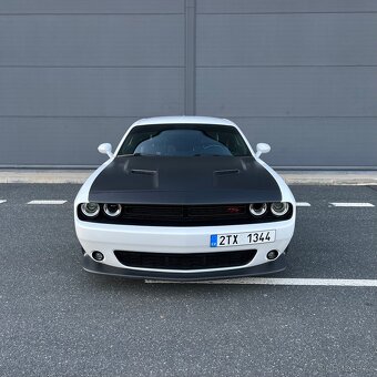 DODGE CHALLENGER RT SCATPACK 6,4l V8. MANUÁL /nebouraný - 2