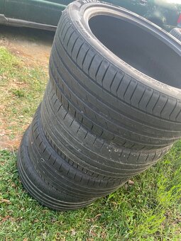 235/40 R18 - 2
