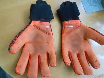 Brankářské rukavice ADIDAS č.10 -jsou dost použité - dodělat - 2