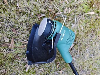 Elektrický vyžínač Bosch EasyGrassCut 23 (280 W, 23 cm)
- 2