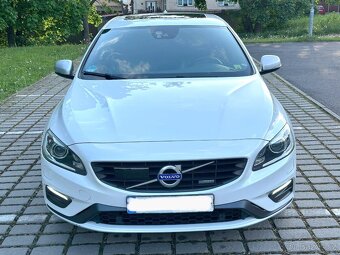Volvo V60, 2.4 158 kW D6 AWD HYBRID R-DESIGN - 2